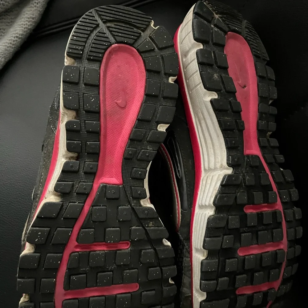 Nike Black and Hot Pink Athletic Sneakers with Silver Swoosh - Picture 5 of 14